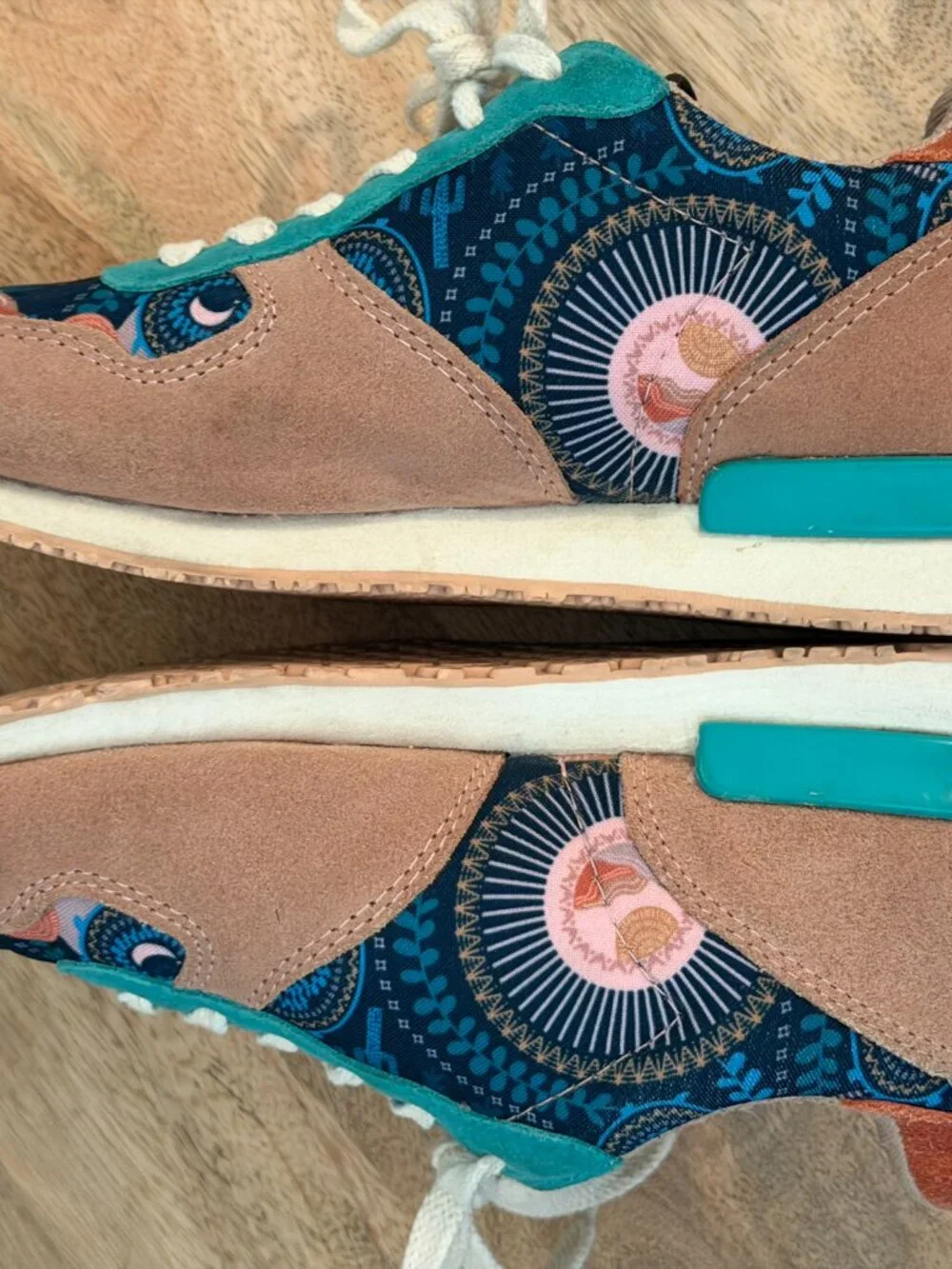Inkkas Socorro Jogger Sneakers Size 8 Boho Floral Suede EUC